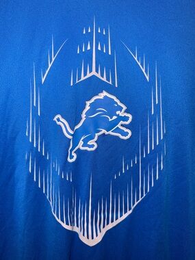 The Nike Tee Dri-Fit Size Large Blue Detroit Lions Logo Short Sleeve Shirt